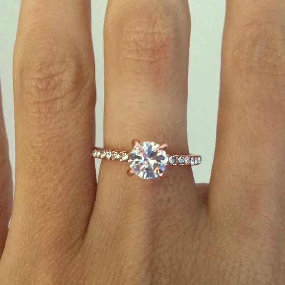 ❤️Gorgeous Gold plated solitaire ring with Pavé Size 6.5 - Picture 2 of 3